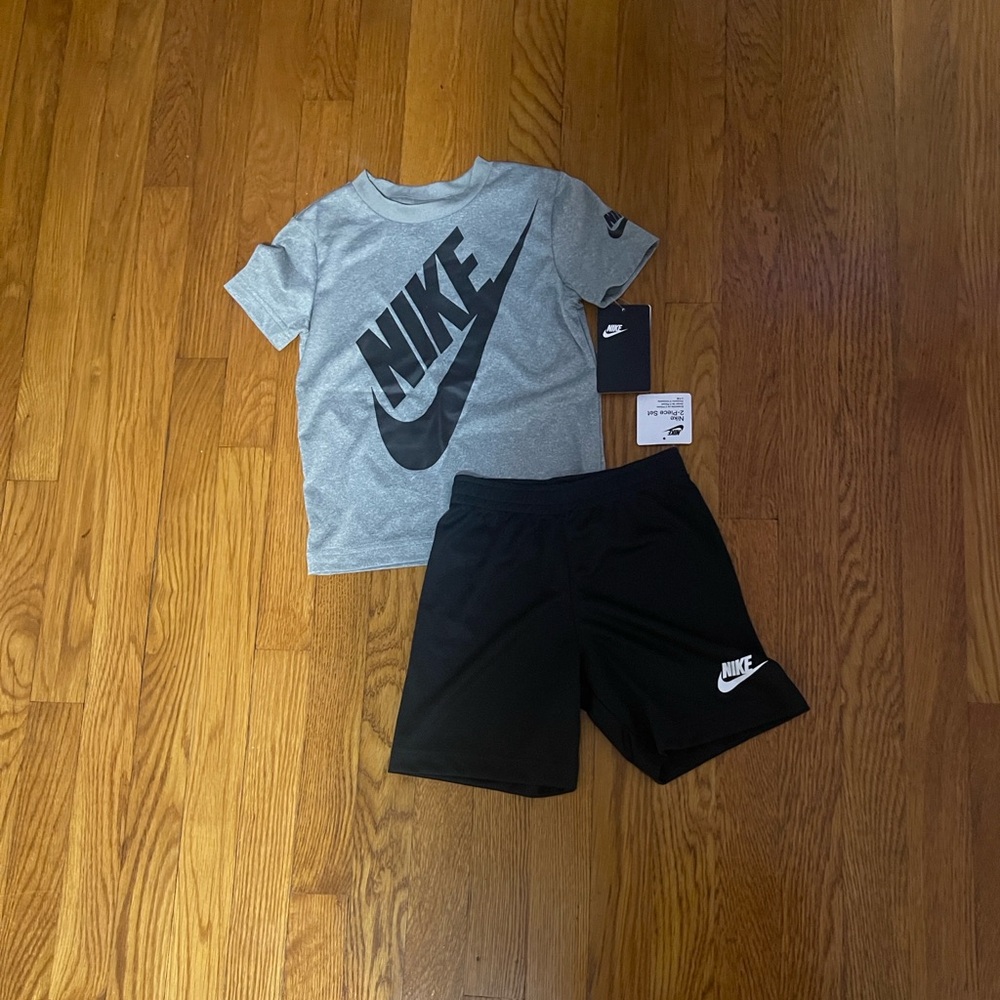 Little Boys Nike Heather Gray Shirt and Black Shorts Set Size 4
